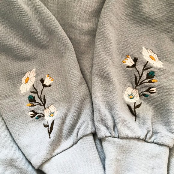 Flower embraided sweater - Picture 10 of 11